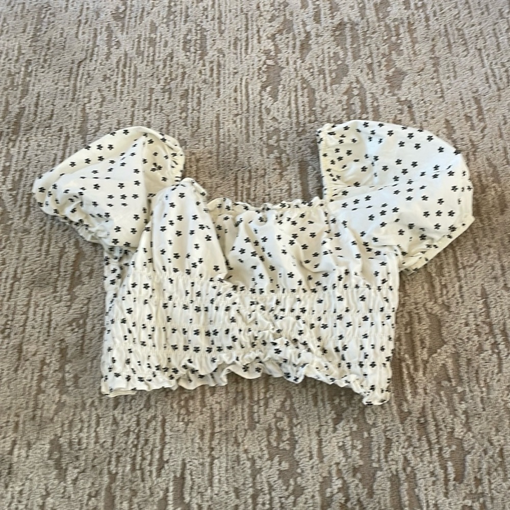 girls zara crop top nice